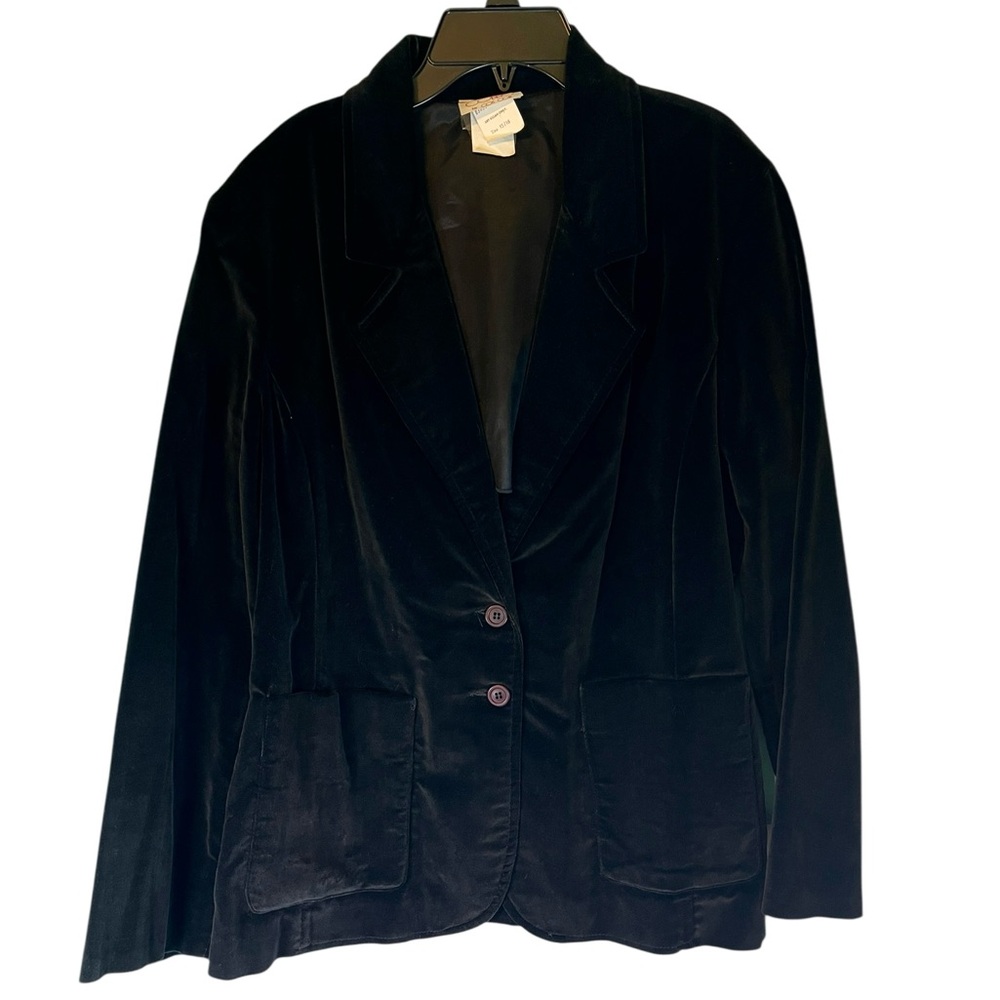 Cobbies by Cos Cob Black Velvet Blazer
Size 15/16
100% Cotton – Dry Clean Only